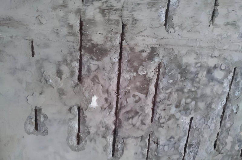 鋼筋銹蝕引起的裂縫。