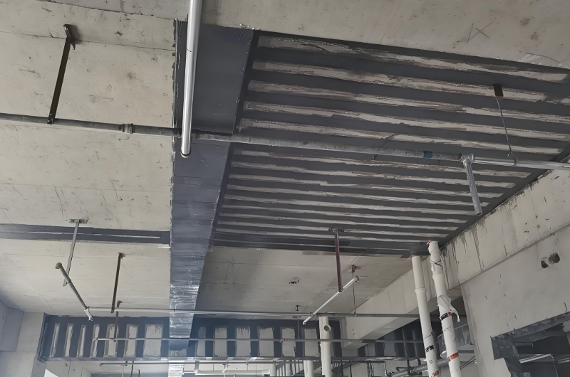 在加固樓板時(shí)，需要注意材料的選擇和加固方式的適用性