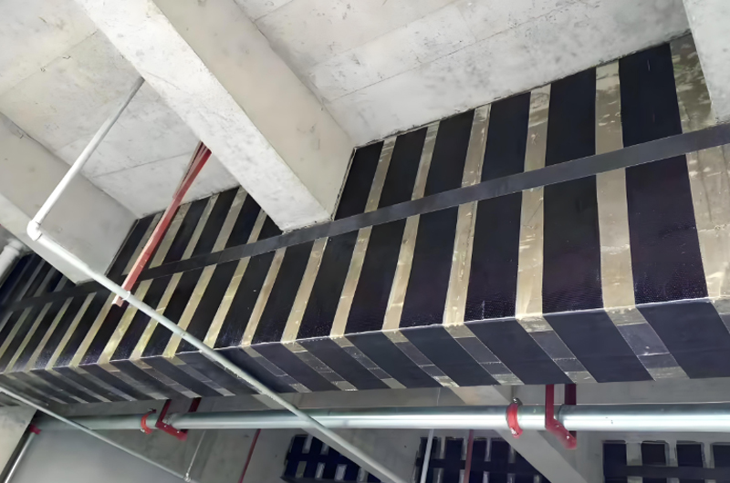 梁黏貼碳纖維材料加固