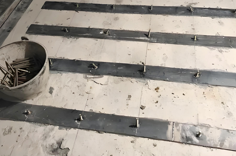 樓板粘貼鋼板加固法